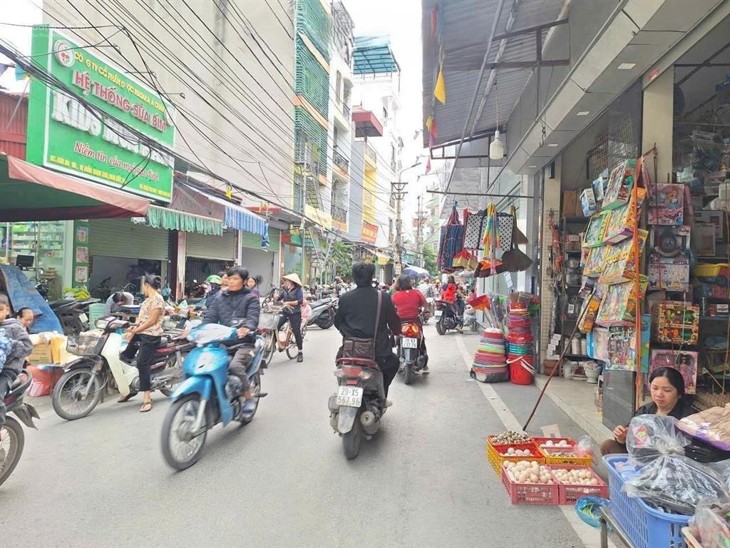 Chính chủ bán căn nhà dân xây 46m2x4 tầng tại lai xá, cách quốc lộ 32 chỉ 60m, ô tô đỗ cửa, kề chợ