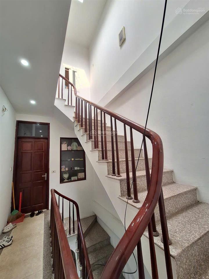 Chính chủ bán căn nhà dân xây 46m2x4 tầng tại lai xá, cách quốc lộ 32 chỉ 60m, ô tô đỗ cửa, kề chợ