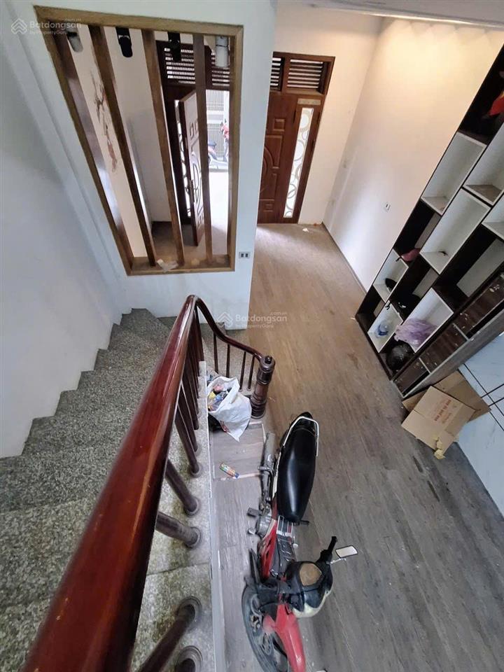 Chính chủ bán căn nhà dân xây 46m2x4 tầng tại lai xá, cách quốc lộ 32 chỉ 60m, ô tô đỗ cửa, kề chợ