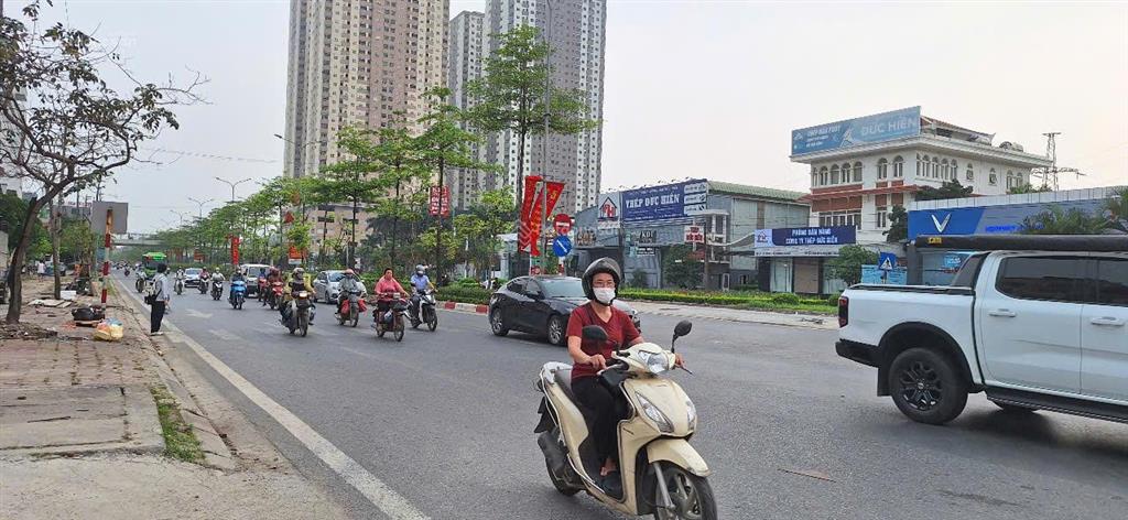 Bán nhà đẹp kề phố lai xá, ô tô đỗ cửa, gần quốc lộ 32, chợ lai xá sầm uất,42m2x 4 tầng, giá hợp lý