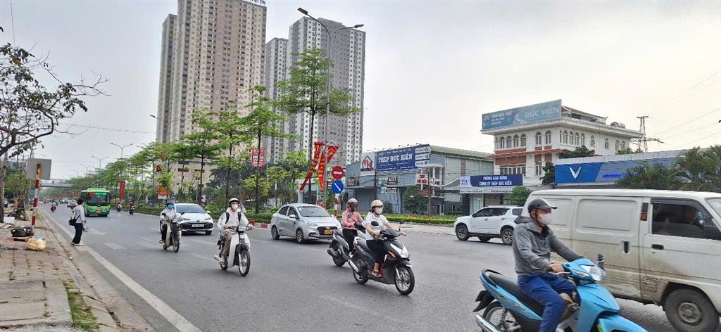  bán căn nhà dân xây top đầu, phố lai xá, cách quốc lộ 32 chỉ 5 nhà, đường ô tô đỗ cửa, 40m2x4tầng