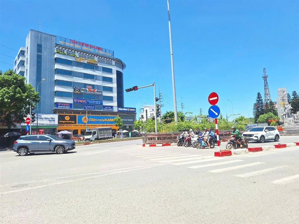 Bán nhà dân xây, trục chính đồng tháp,đan phượng,đường ô tô thông,kinh doanh nhỏ,cách đường 32 500m