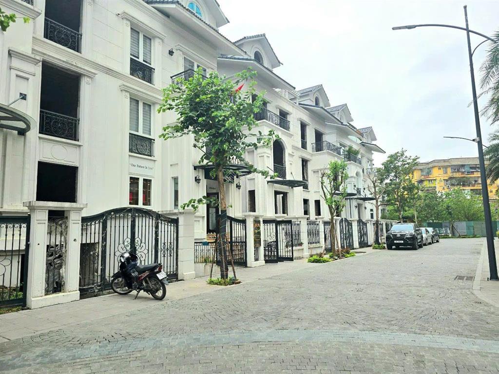 Bán biệt thự cao cấp hdi tây hồ 158 võ chí công 210m2, 4 tầng + 1 hầm giá đầu tư