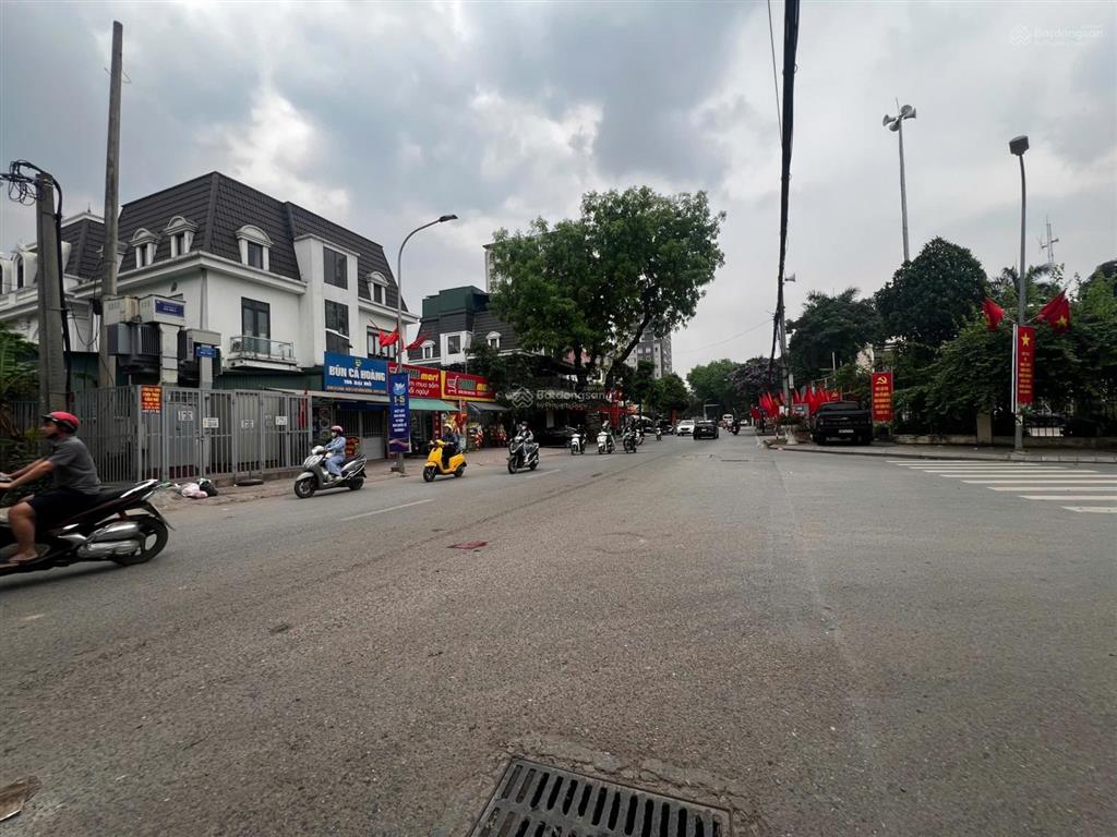 Bán lô đất 209m2 phố đại mỗ ngã tư phố sa đôi