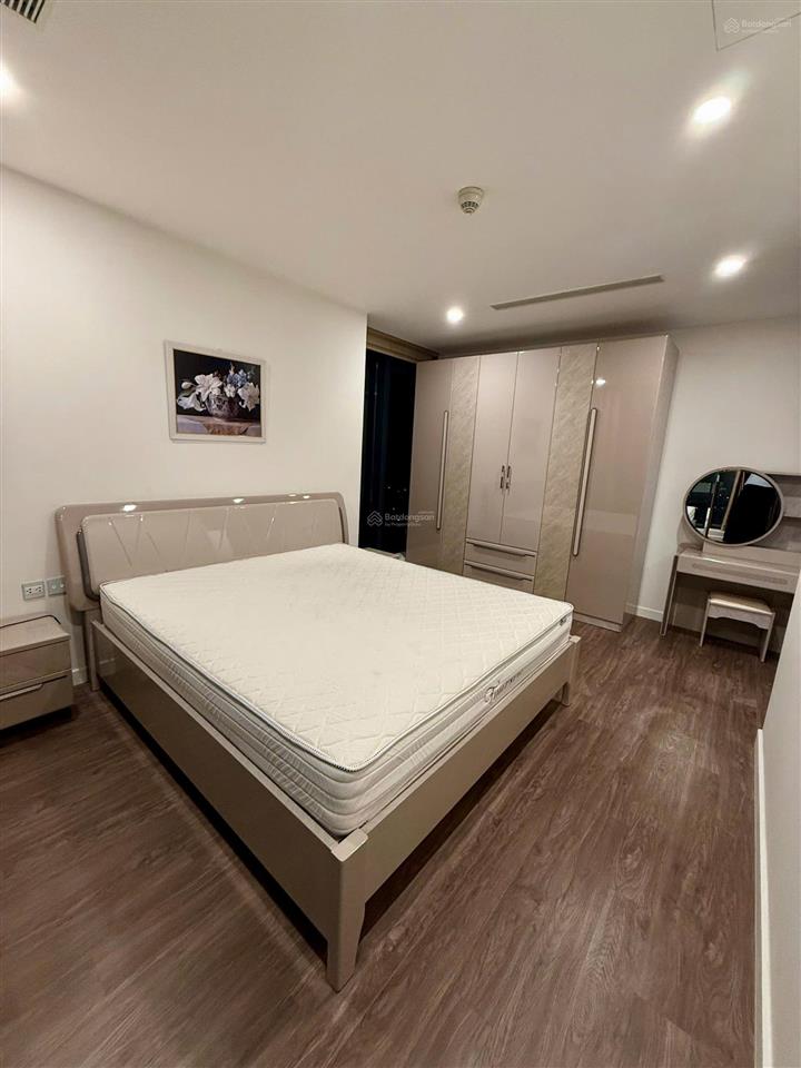 Chính chủ bán gấp căn hộ 3pn góc cao cấp sunshine city, 2wc, full nội thất đẹp, mới tinh