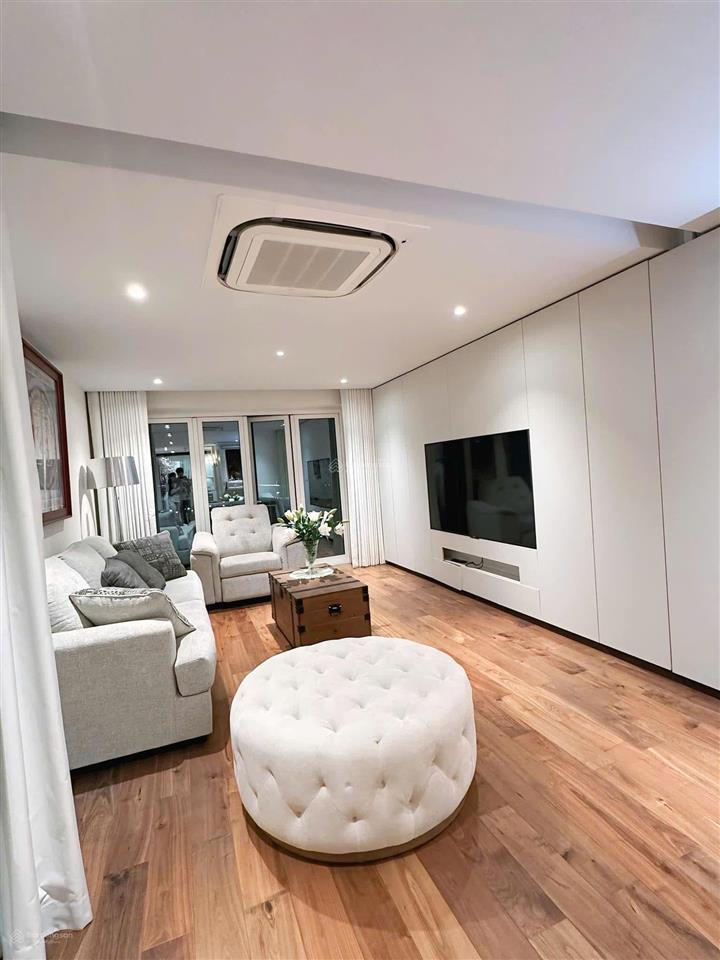 Bán căn hộ 4pn, 3wc tòa p1  ciputra, 182m2, tầng 18 view sân golf ban công đông nam