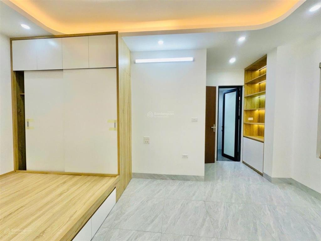 Nhà mới 6 tầng thang máy minh khai cầu diễn  lô góc 4pn kk  sát metro nhổn