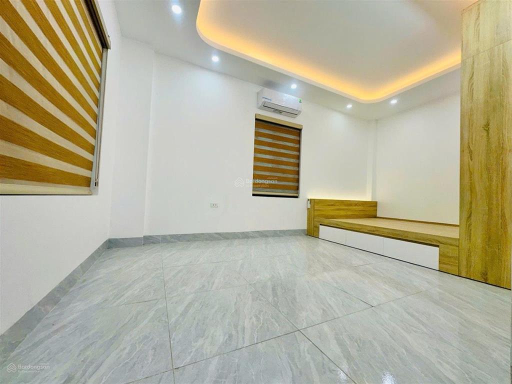 Nhà mới 6 tầng thang máy minh khai cầu diễn  lô góc 4pn kk  sát metro nhổn
