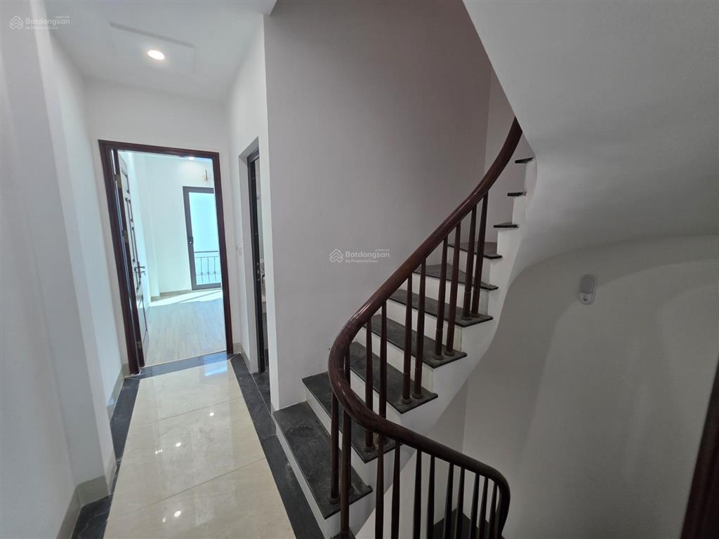 Nhà mới 5 tầng trạm trôi hoài đức 40m2  5pn  cách metro nhổn 5 phút