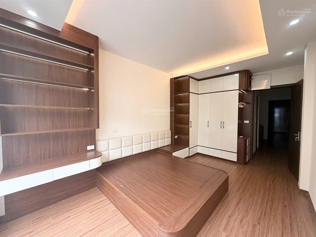 Nhà đẹp phân lô tu hoàng 50m2 x 4t  ô tô tránh  cách metro nhổn 300m