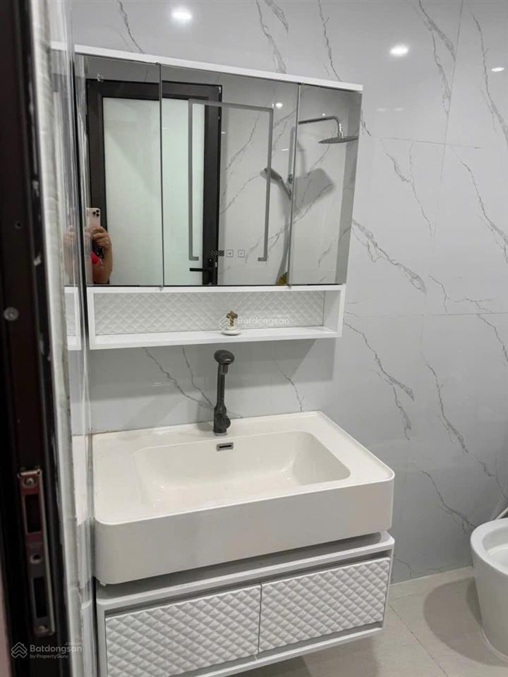 Nhà đẹp phân lô tu hoàng 50m2 x 4t  ô tô tránh  cách metro nhổn 300m