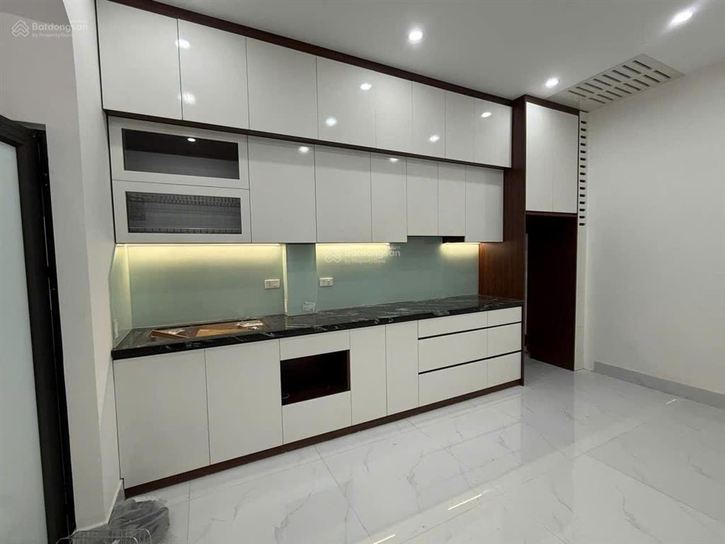 Nhà đẹp phân lô tu hoàng 50m2 x 4t  ô tô tránh  cách metro nhổn 300m
