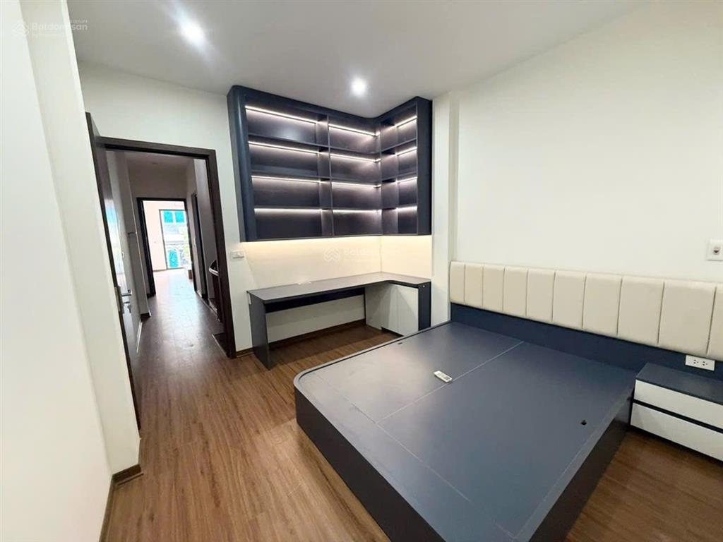 Nhà đẹp phân lô tu hoàng 50m2 x 4t  ô tô tránh  cách metro nhổn 300m