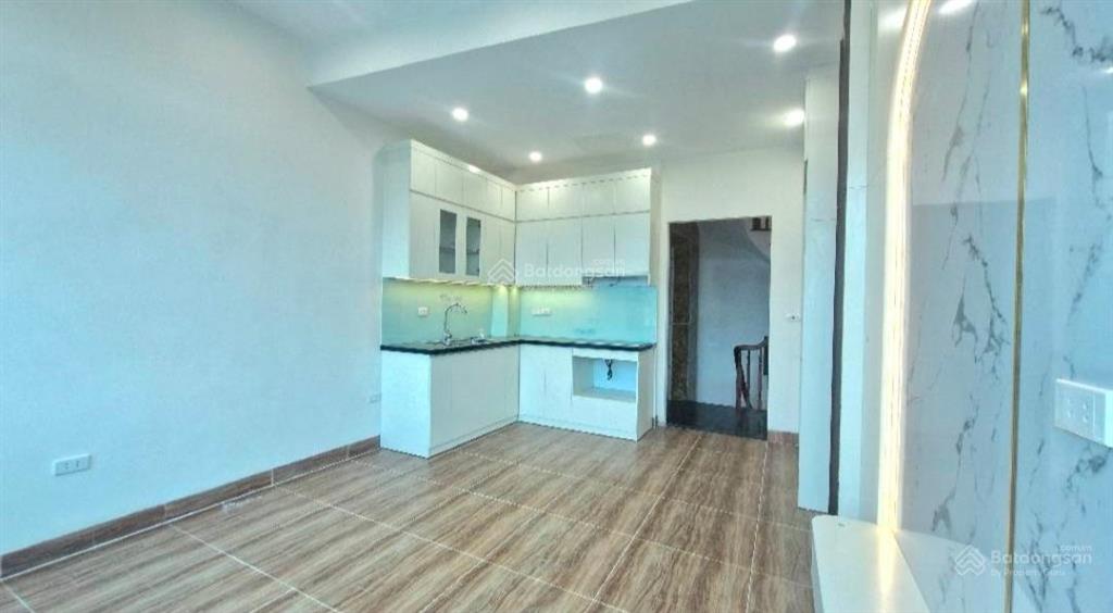 Nhà mới 6.5 tầng tm trung tâm nhổn cách ô tô tránh 30m  sát ga metro và đại học công nghiệp