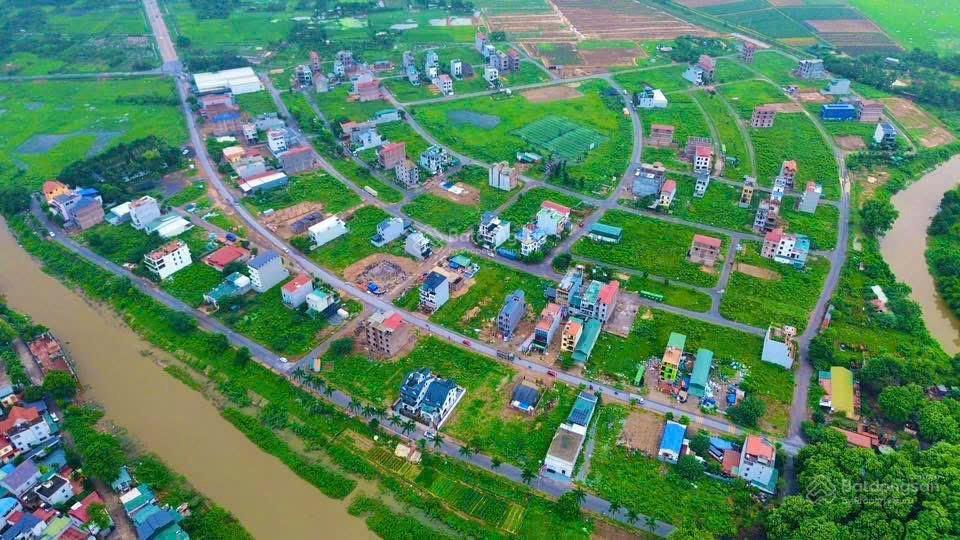 Cho thuê nhà mới mặt tiền 9m gần kcn quang minh t1 thông sàn + t2 3 phòng khép kín