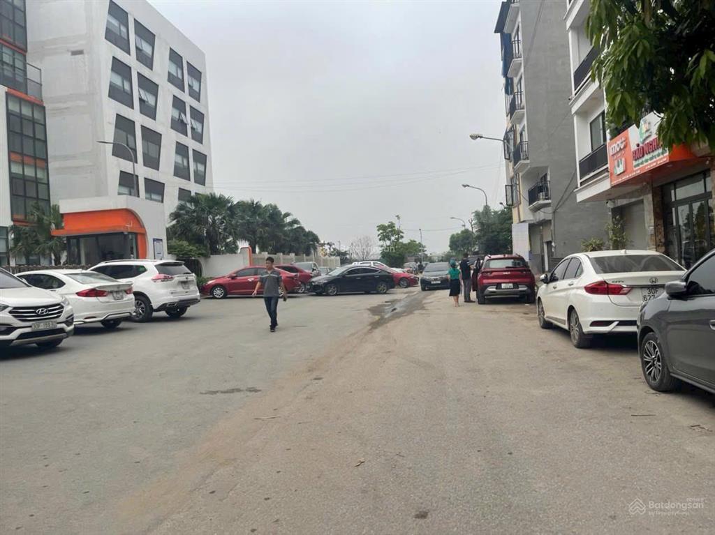 Tôi cần bán 77m2 phân lô tu hoàng xuân phương gần trường quốc tế phenikaa kt 5,85x13,18 đường 13m
