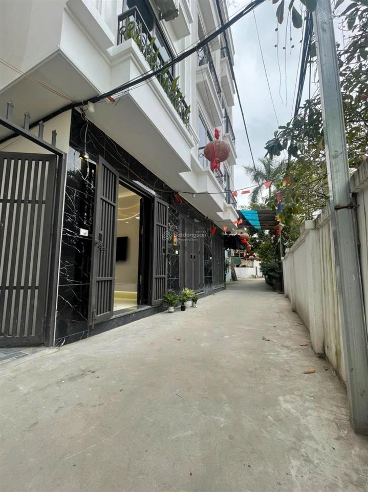 Bán nhà ngõ 54 đại cát 30,3m2x5t căn góc ô tô đỗ cửa, mặt sân chơi rất rộng thoáng, full nội thất.