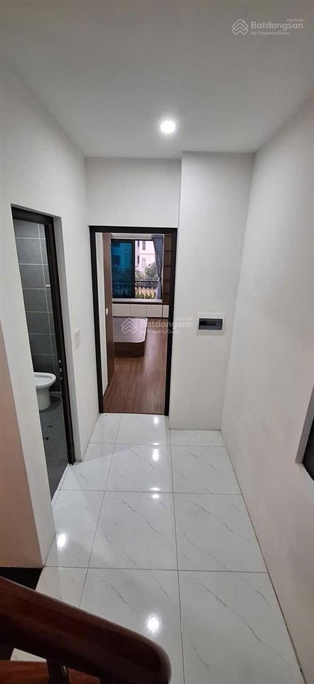 Bán nhà ngõ 54 đại cát 30,3m2x5t căn góc ô tô đỗ cửa, mặt sân chơi rất rộng thoáng, full nội thất.