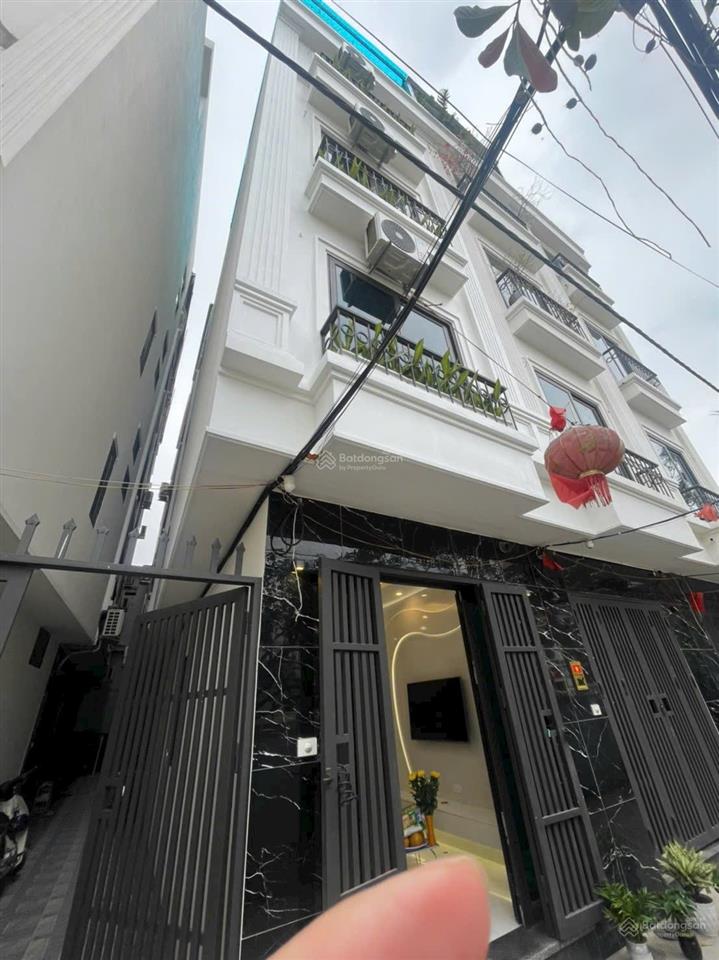 Bán nhà ngõ 54 đại cát 30,3m2x5t căn góc ô tô đỗ cửa, mặt sân chơi rất rộng thoáng, full nội thất.