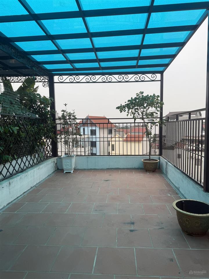 Bán nhà ngõ 54 đại cát 30,3m2x5t căn góc ô tô đỗ cửa, mặt sân chơi rất rộng thoáng, full nội thất.