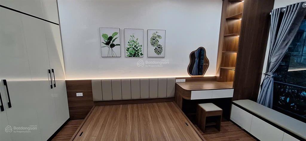 Bán nhà ngõ 54 đại cát 30,3m2x5t căn góc ô tô đỗ cửa, mặt sân chơi rất rộng thoáng, full nội thất.