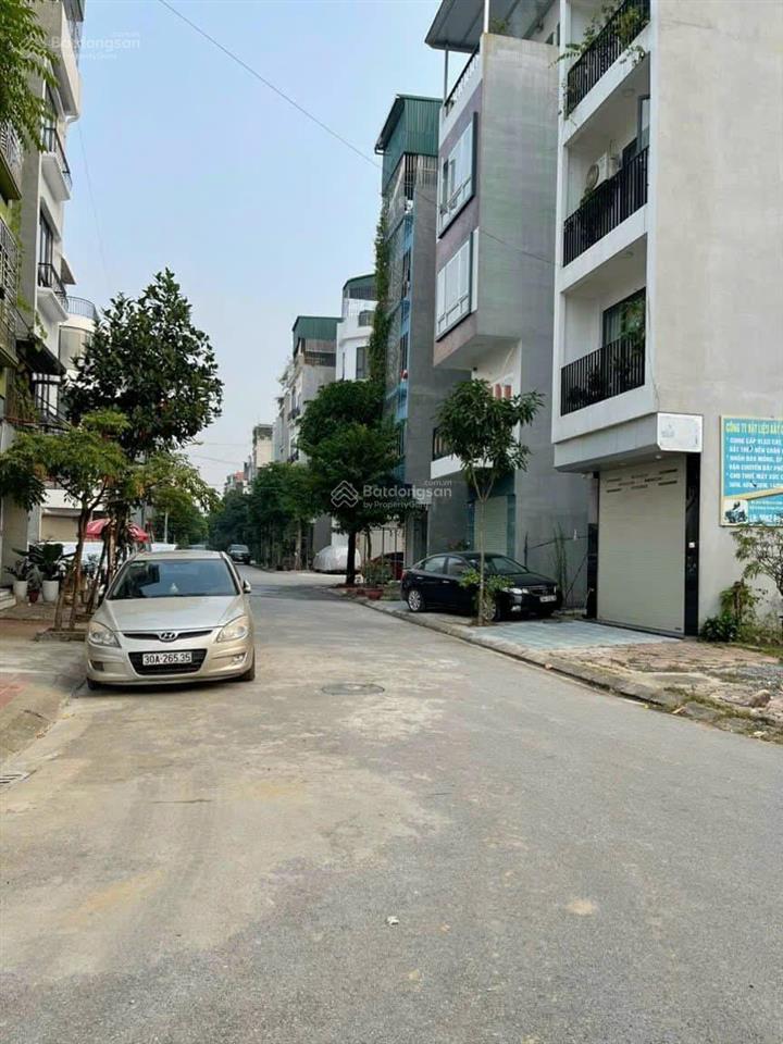 Tôi cần bán 80m2 mt 5,7m đất phân lô tu hoàng, nhổn đường vỉa hè 13m khu xây cao 6  7 tầng