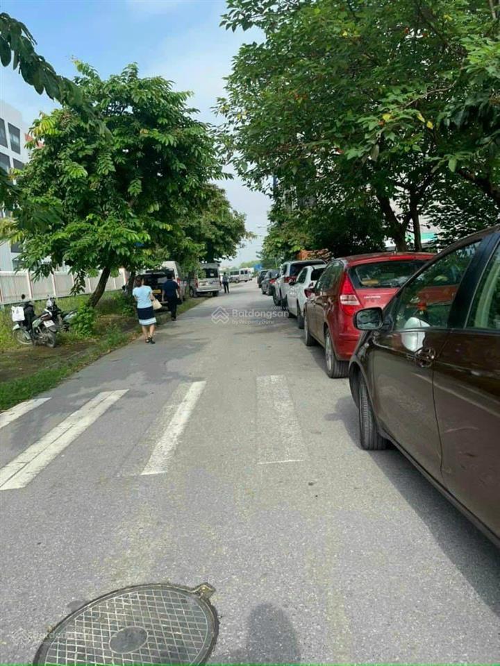 Tôi cần bán 80m2 mt 5,7m đất phân lô tu hoàng, nhổn đường vỉa hè 13m khu xây cao 6  7 tầng