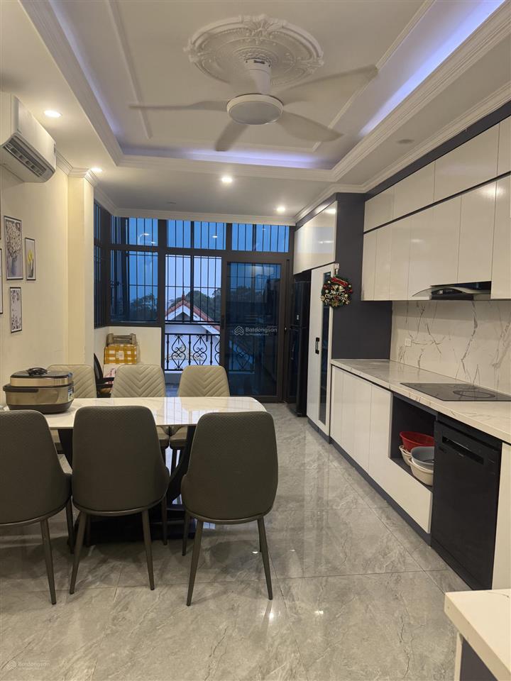 Bán nhà phân lô tu hoàng dt 45m2x6,5t thang máy đường vỉa hè 13m