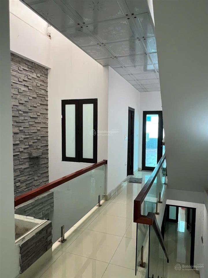 Tôi cần bán nhà 90,6m2x3,5t ngõ 56 đường cựu quán 2 đức thượng hoài đức để lại full nội thất