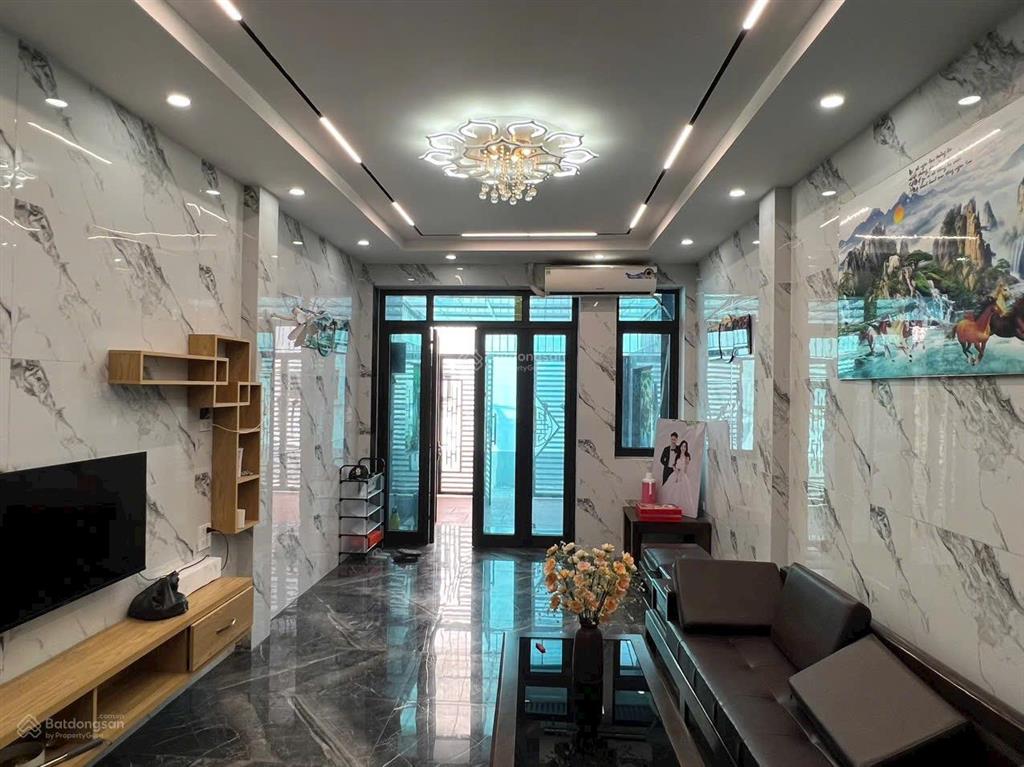 Tôi cần bán nhà 90,6m2x3,5t ngõ 56 đường cựu quán 2 đức thượng hoài đức để lại full nội thất