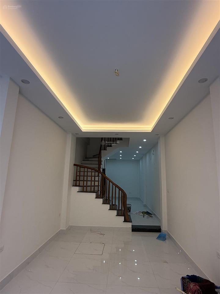 Tôi cần bán nhà lô 2.4 khu phân lô tu hoàng xuân phương 50m2x4t full nội thất đường vỉa hè 13,5m
