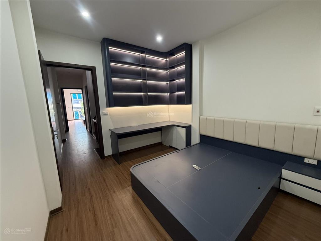 Tôi cần bán nhà lô 2.4 khu phân lô tu hoàng xuân phương 50m2x4t full nội thất đường vỉa hè 13,5m