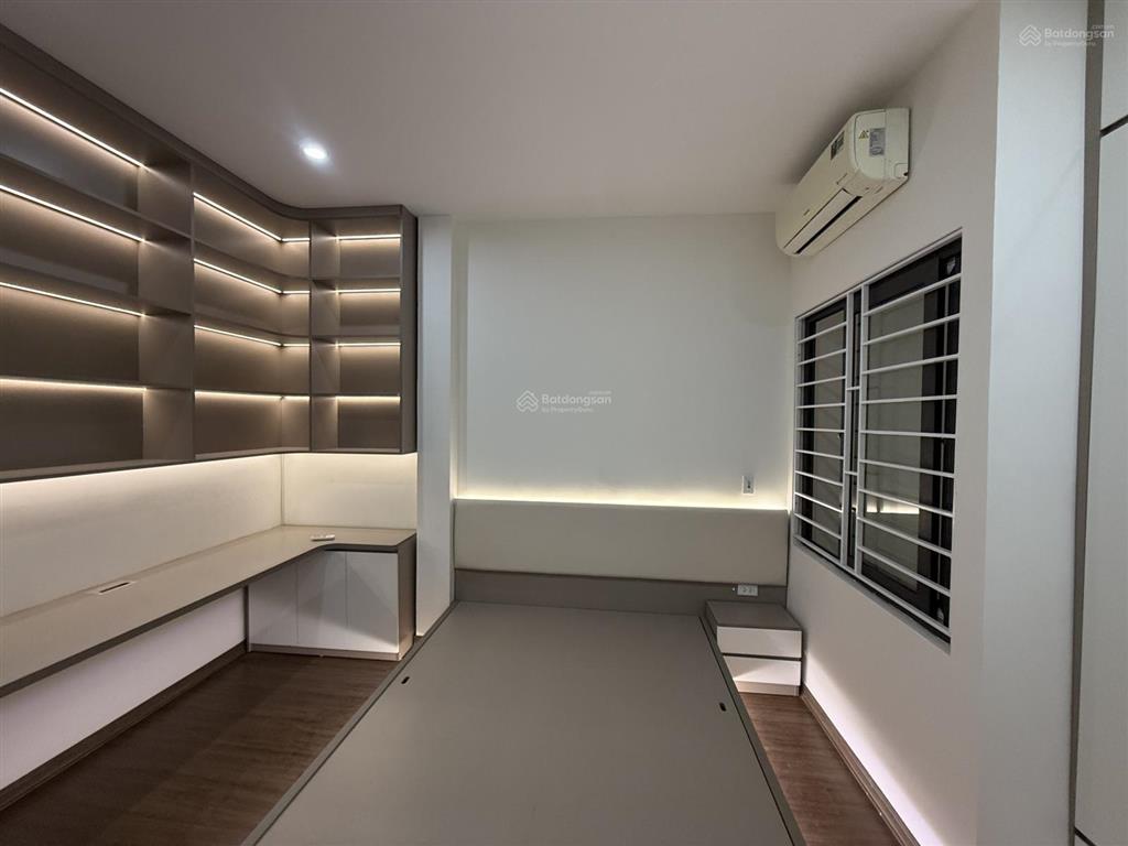 Tôi cần bán nhà lô 2.4 khu phân lô tu hoàng xuân phương 50m2x4t full nội thất đường vỉa hè 13,5m