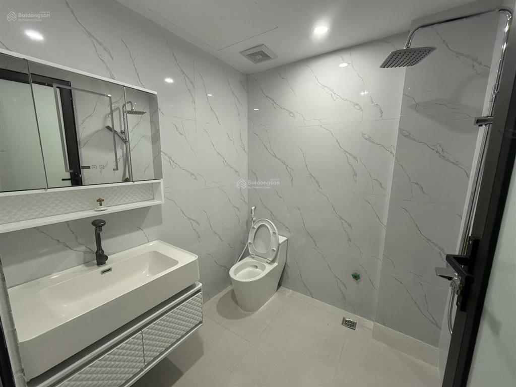 Tôi cần bán nhà lô 2.4 khu phân lô tu hoàng xuân phương 50m2x4t full nội thất đường vỉa hè 13,5m