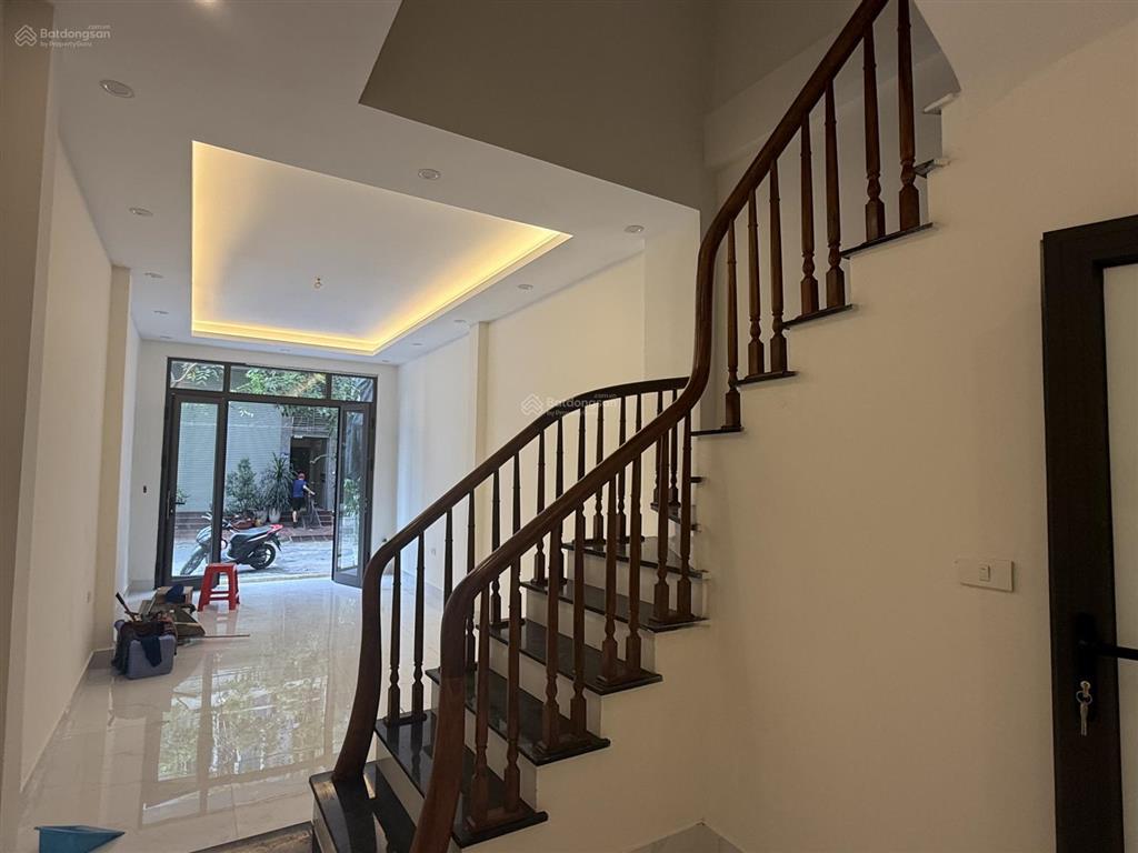 Tôi cần bán nhà lô 2.4 khu phân lô tu hoàng xuân phương 50m2x4t full nội thất đường vỉa hè 13,5m