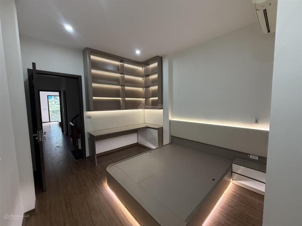 Tôi cần bán nhà lô 2.4 khu phân lô tu hoàng xuân phương 50m2x4t full nội thất đường vỉa hè 13,5m