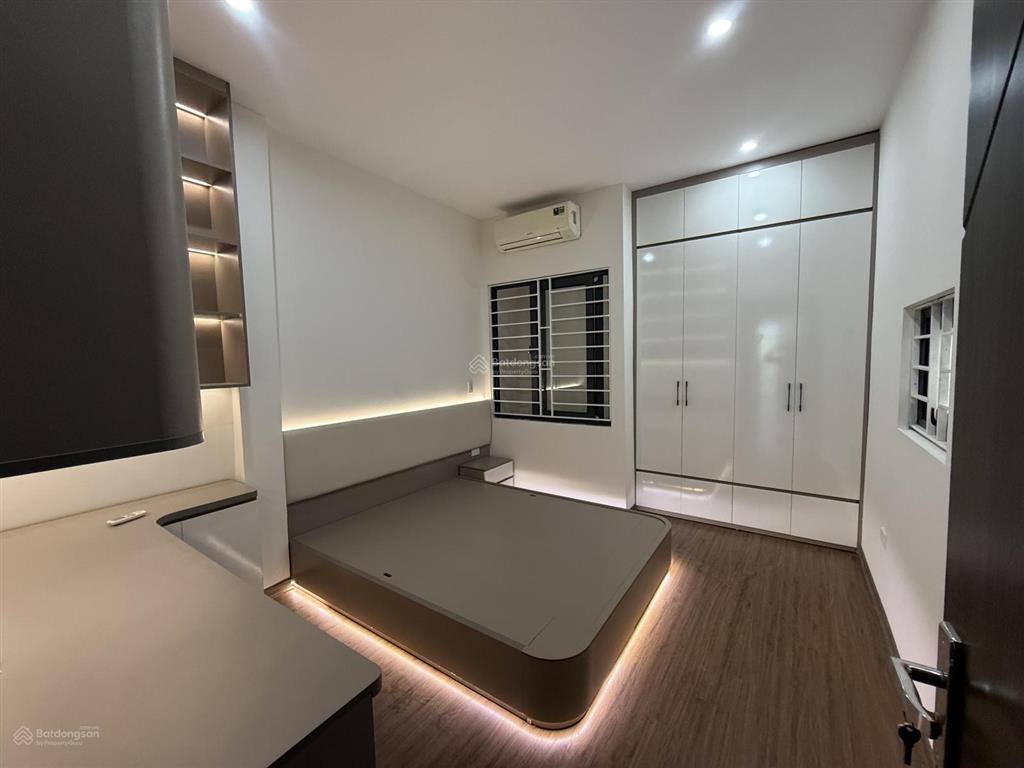 Tôi cần bán nhà lô 2.4 khu phân lô tu hoàng xuân phương 50m2x4t full nội thất đường vỉa hè 13,5m