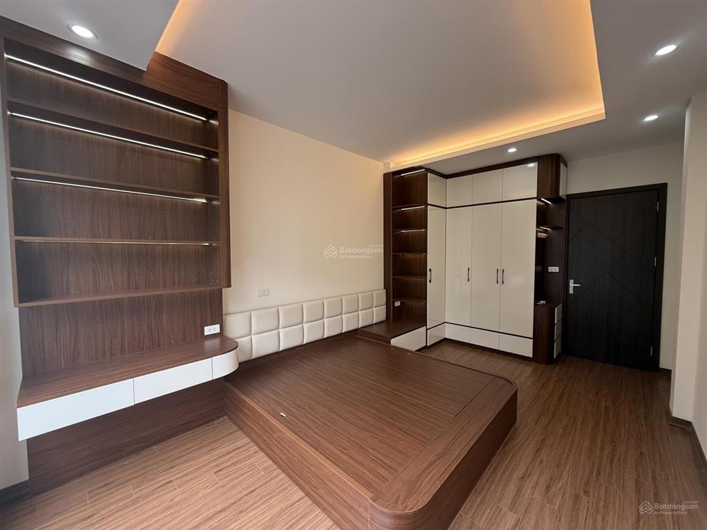 Tôi cần bán nhà lô 2.4 khu phân lô tu hoàng xuân phương 50m2x4t full nội thất đường vỉa hè 13,5m