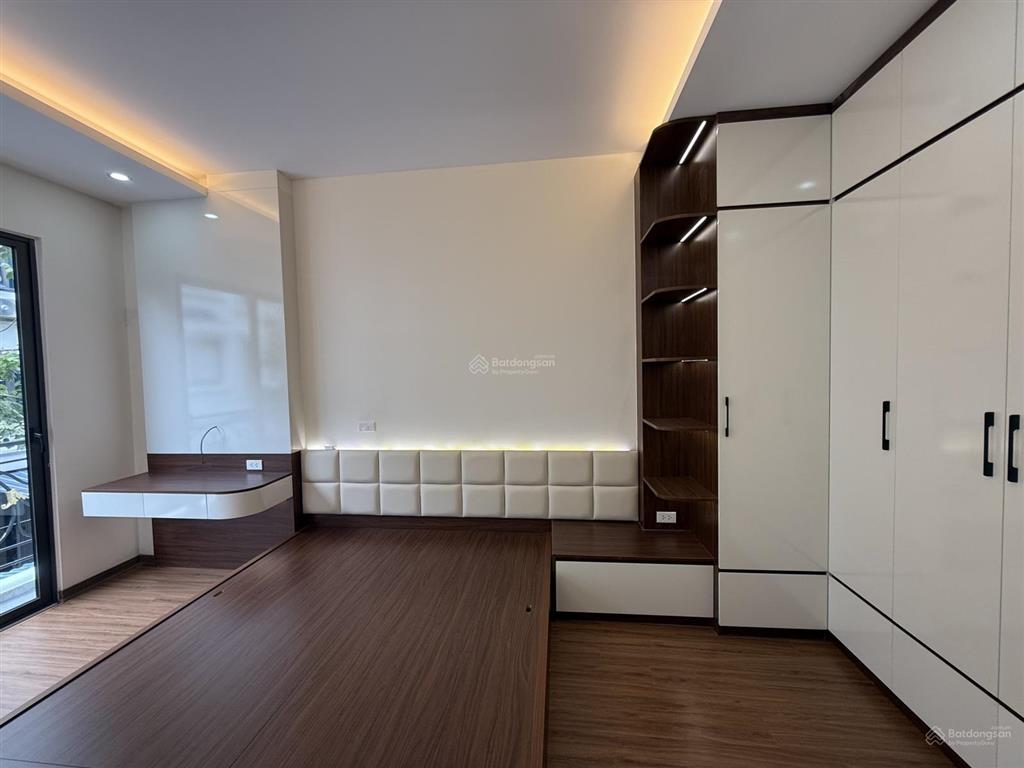 Tôi cần bán nhà lô 2.4 khu phân lô tu hoàng xuân phương 50m2x4t full nội thất đường vỉa hè 13,5m