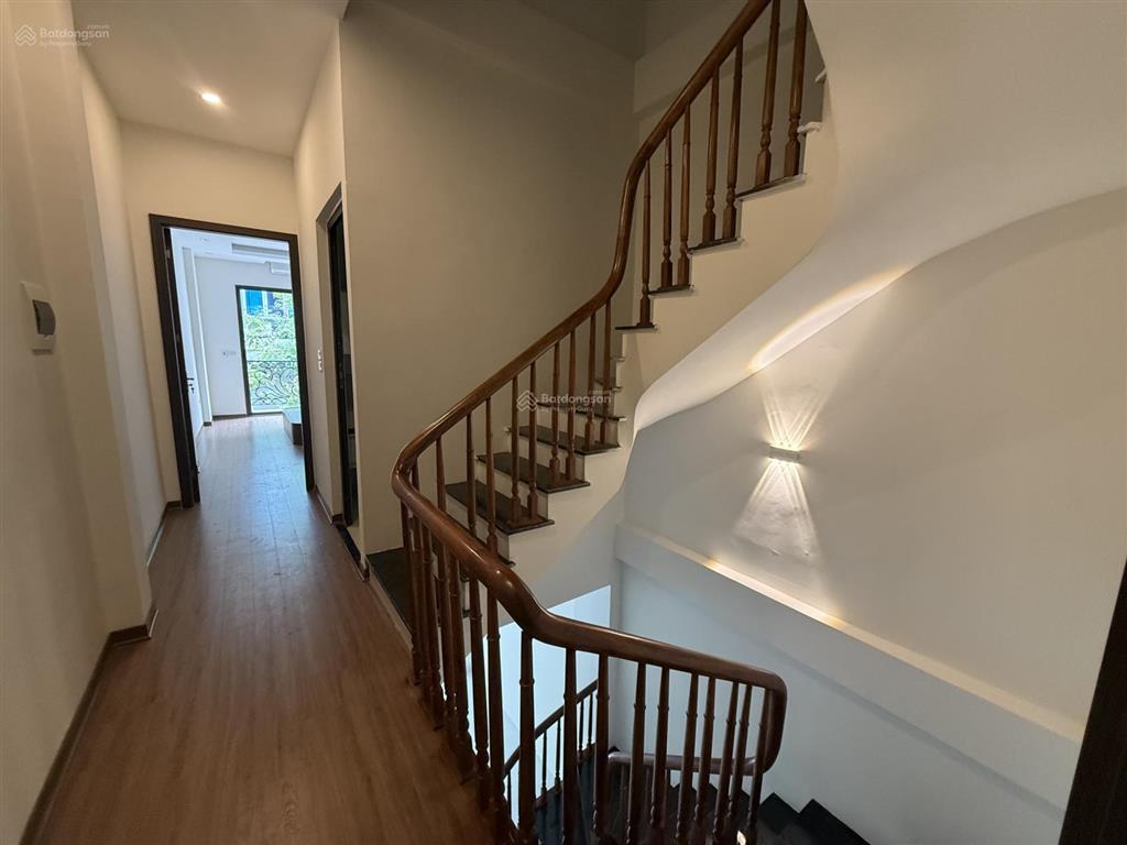 Tôi cần bán nhà lô 2.4 khu phân lô tu hoàng xuân phương 50m2x4t full nội thất đường vỉa hè 13,5m