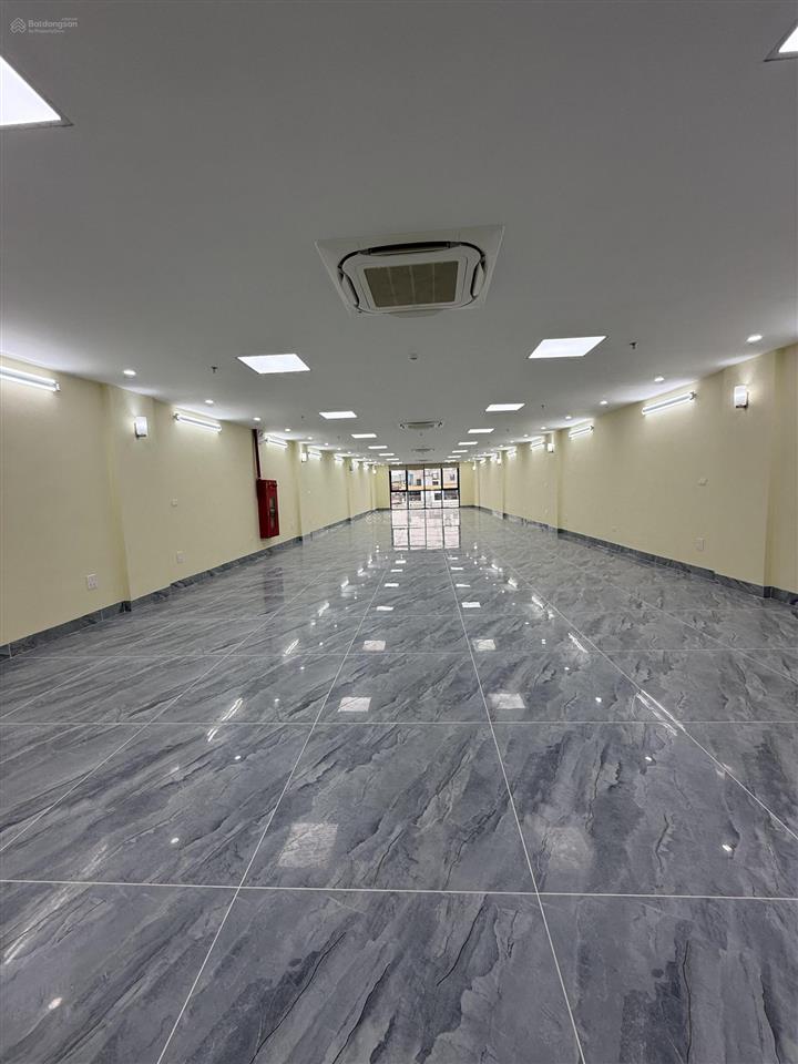 Cho thuê mặt bằng kinh doanh và văn phòng tại 97 đại la 270m2 toà nhà 8 tầng