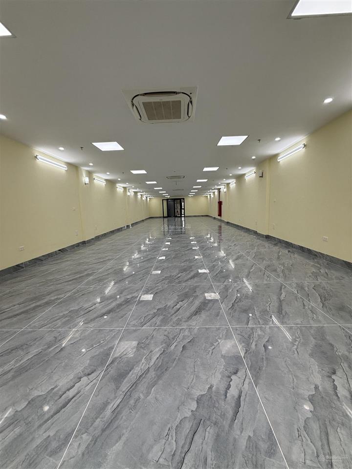 Cho thuê mặt bằng kinh doanh và văn phòng tại 97 đại la 270m2 toà nhà 8 tầng
