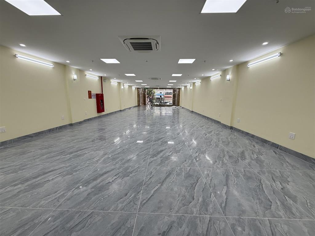 Cho thuê mặt bằng kinh doanh và văn phòng tại 97 đại la 270m2 toà nhà 8 tầng