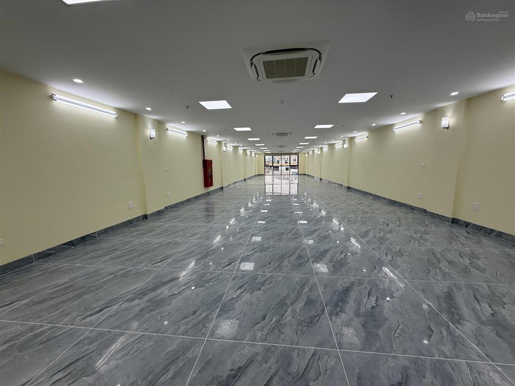 Cho thuê mặt bằng kinh doanh và văn phòng tại 97 đại la 270m2 toà nhà 8 tầng