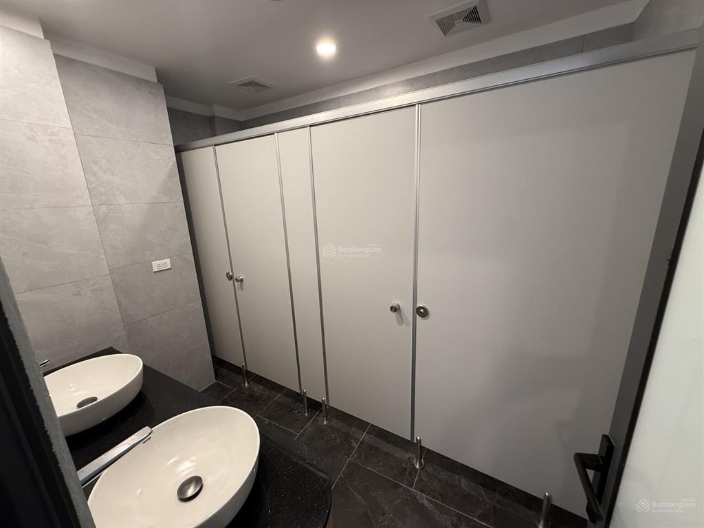 Cho thuê mặt bằng kinh doanh và văn phòng 350m2 tại 215 tôn đức thắng đống đa