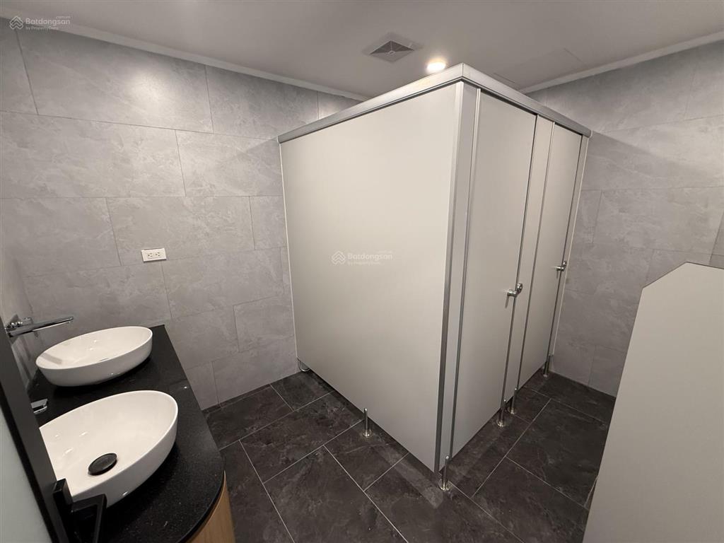 Cho thuê mặt bằng kinh doanh và văn phòng 350m2 tại 215 tôn đức thắng đống đa