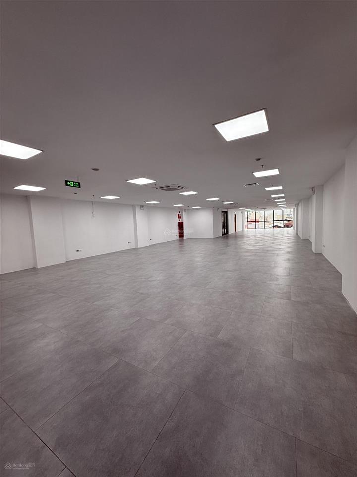 Cho thuê mặt bằng kinh doanh và văn phòng 350m2 tại 215 tôn đức thắng đống đa