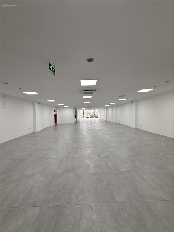 Cho thuê mặt bằng kinh doanh và văn phòng 350m2 tại 215 tôn đức thắng đống đa