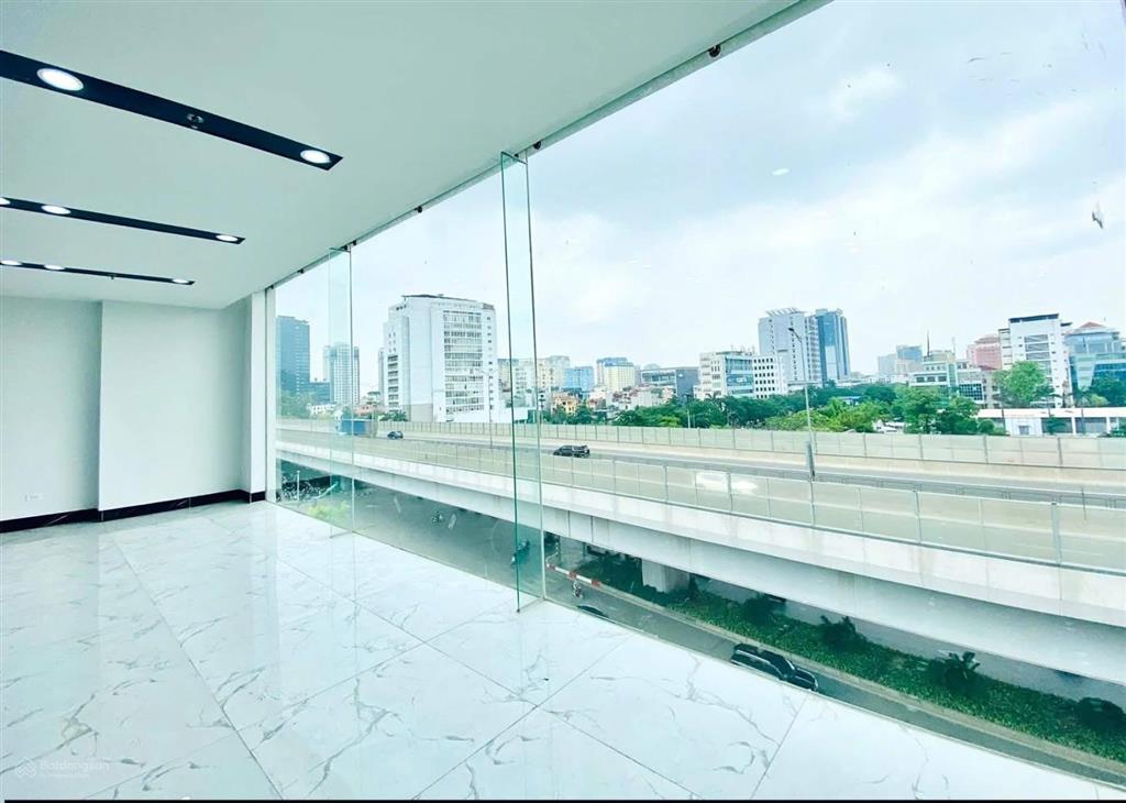Chính chủ cho thuê sàn văn phòng mặt phố phạm văn đồng 190m2