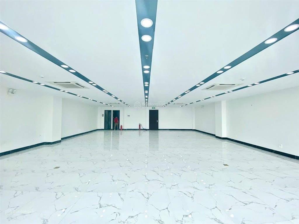 Chính chủ cho thuê sàn văn phòng mặt phố phạm văn đồng 190m2